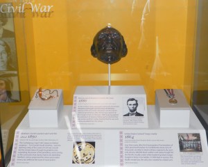 Lincoln life mask in Smithsonian