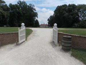 Mount Vernon front gate